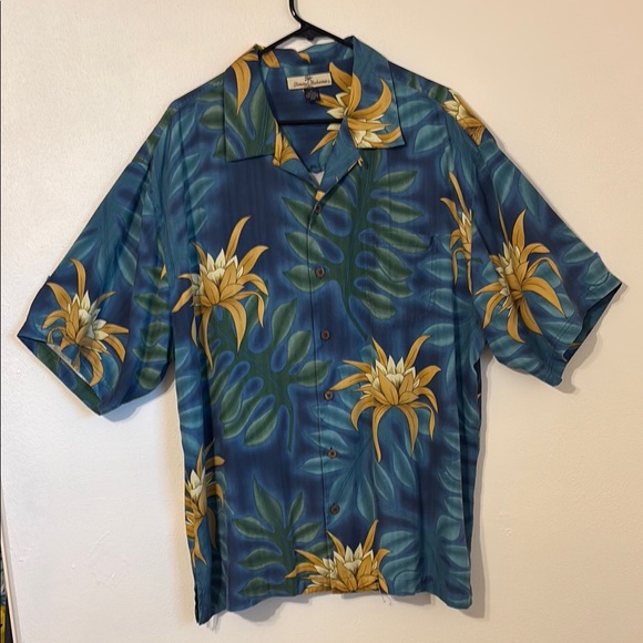 Tommy Bahama Other - Tommy Bahama Tropical Blue and Green button down pocket XL Hawaiian Shirt